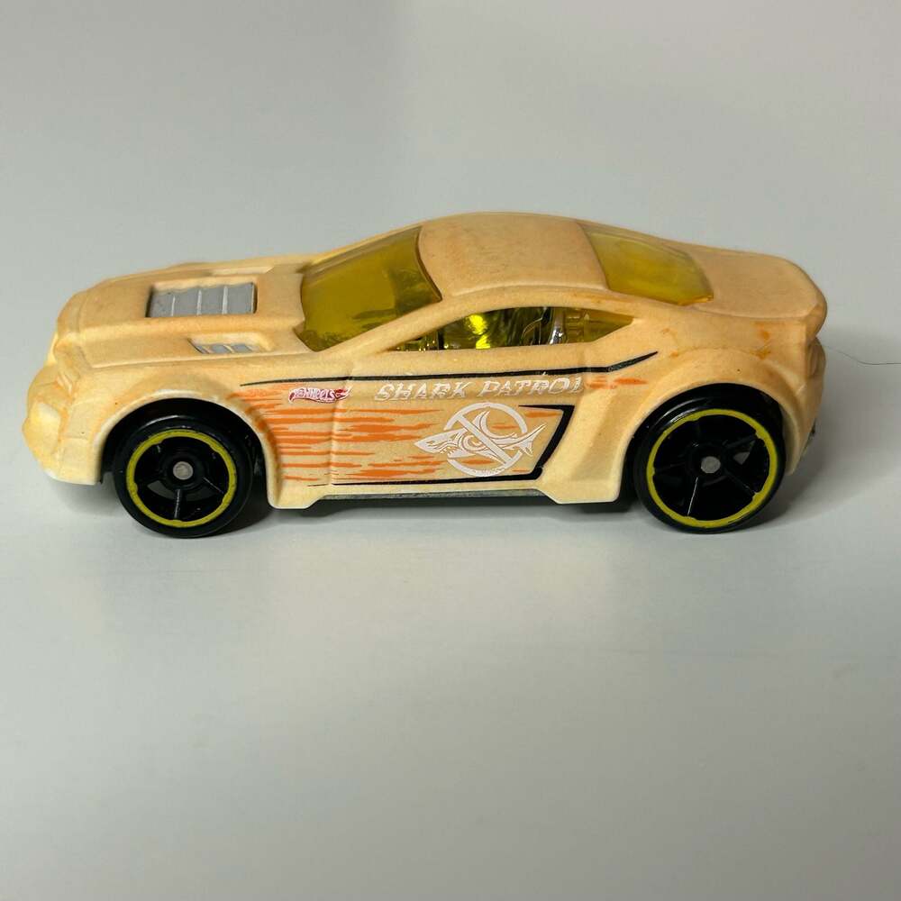 Hot Wheels Torque Twister Shark Patrol Die-Cast Toy Car